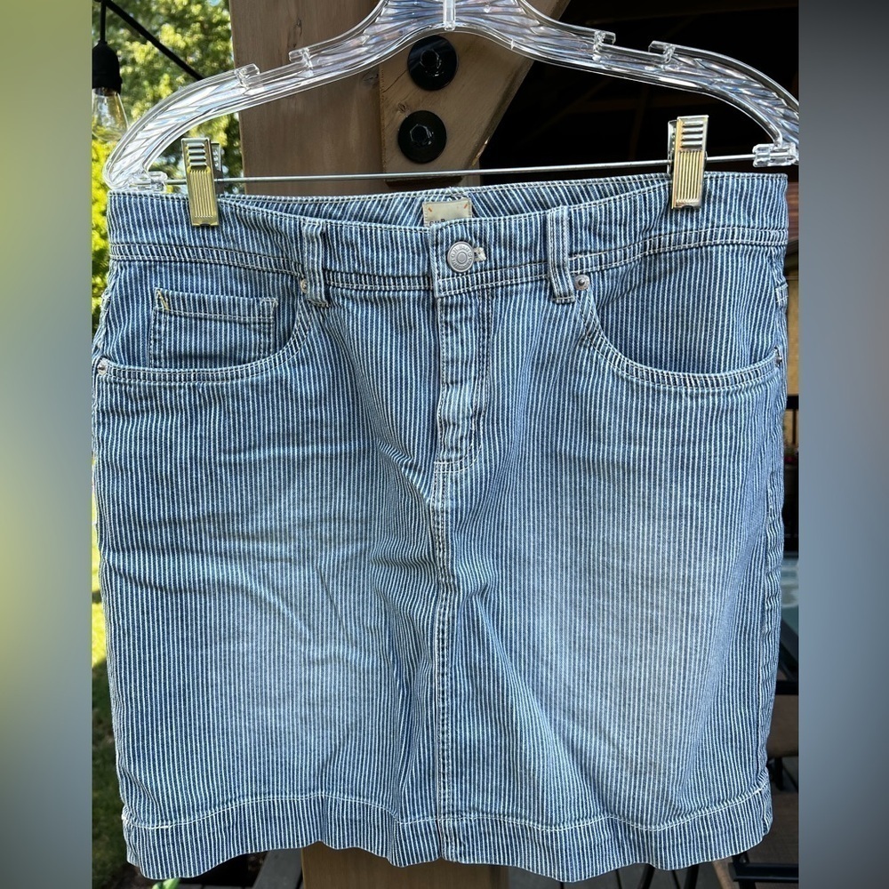G.H. Bass Jean Skirt Women's Size 8 Seersucker Denim Blue White Striped‎ Mini